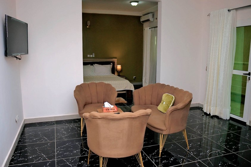 SUITE MEUBLEE
